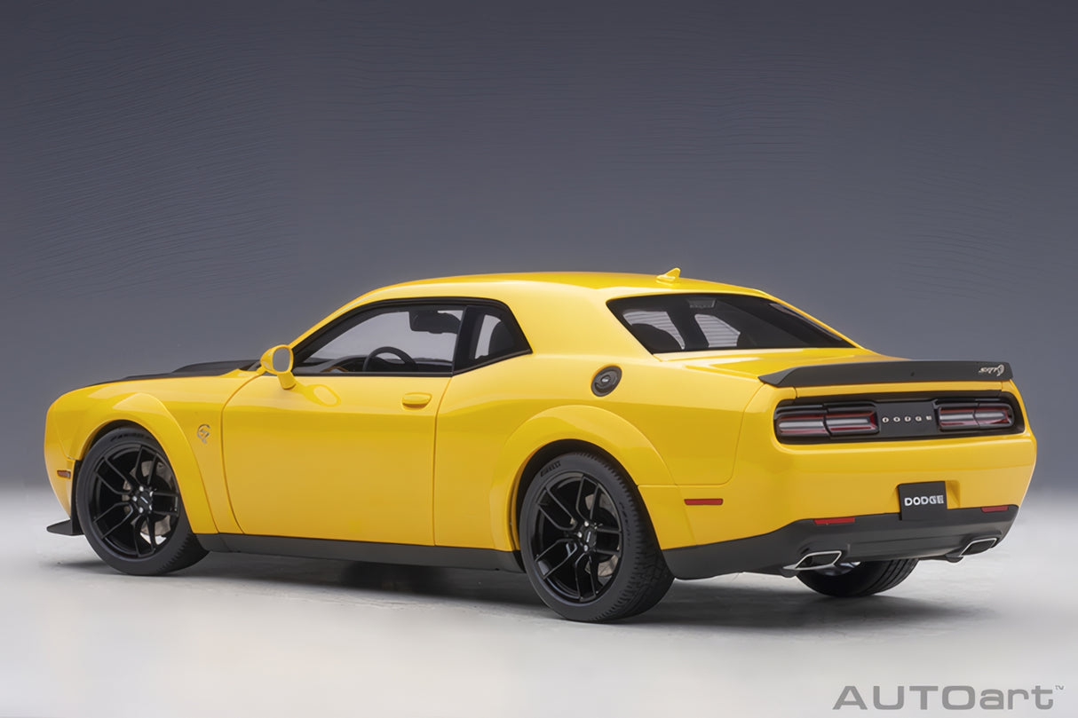 AUTOart 1:18 Dodge Challenger SRT Hellcat Widebody 2018, Yellow Jacket/Satin Black Painted Hood (71737)