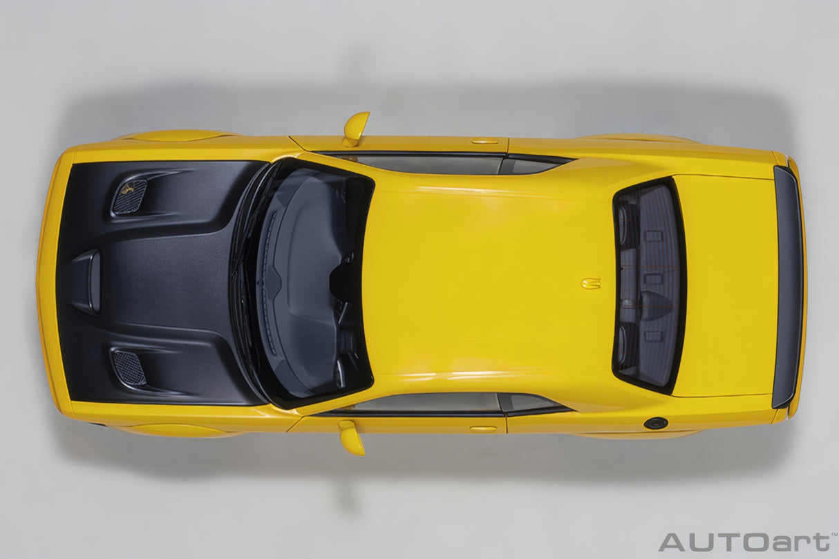 AUTOart 1:18 Dodge Challenger SRT Hellcat Widebody 2018, Yellow Jacket/Satin Black Painted Hood (71737)