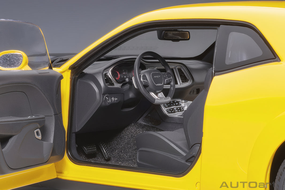 AUTOart 1:18 Dodge Challenger SRT Hellcat Widebody 2018, Yellow Jacket/Satin Black Painted Hood (71737)