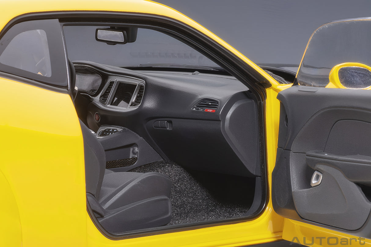 AUTOart 1:18 Dodge Challenger SRT Hellcat Widebody 2018, Yellow Jacket/Satin Black Painted Hood (71737)