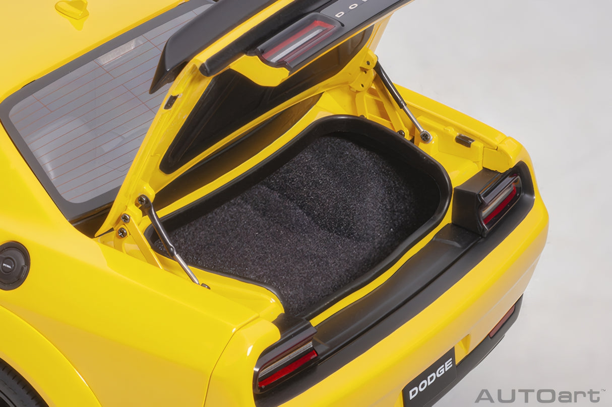 AUTOart 1:18 Dodge Challenger SRT Hellcat Widebody 2018, Yellow Jacket/Satin Black Painted Hood (71737)