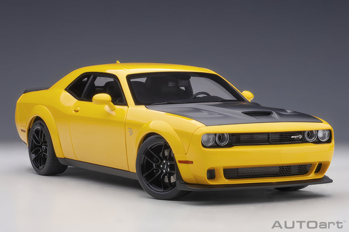 AUTOart 1:18 Dodge Challenger SRT Hellcat Widebody 2018, Yellow Jacket/Satin Black Painted Hood (71737)