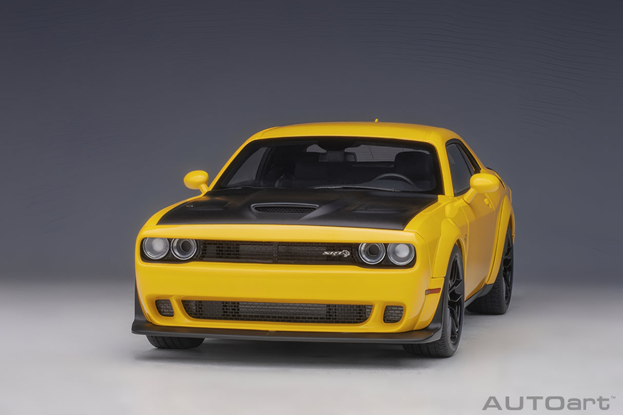 AUTOart 1:18 Dodge Challenger SRT Hellcat Widebody 2018, Yellow Jacket/Satin Black Painted Hood (71737)
