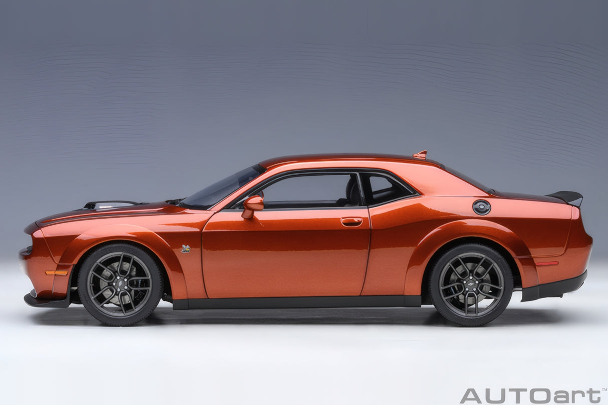 AUTOart 1:18 Dodge Challenger R/T Scat Pack Widebody 2022, Sinamon Stick (71773)