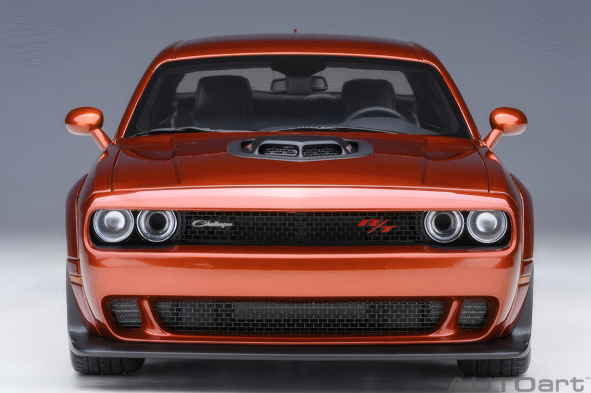 AUTOart 1:18 Dodge Challenger R/T Scat Pack Widebody 2022, Sinamon Stick (71773)