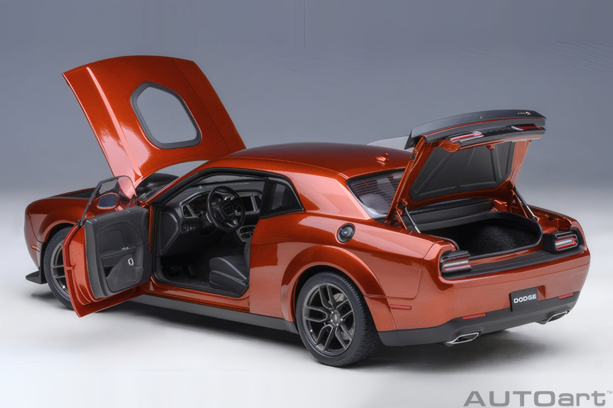 AUTOart 1:18 Dodge Challenger R/T Scat Pack Widebody 2022, Sinamon Stick (71773)