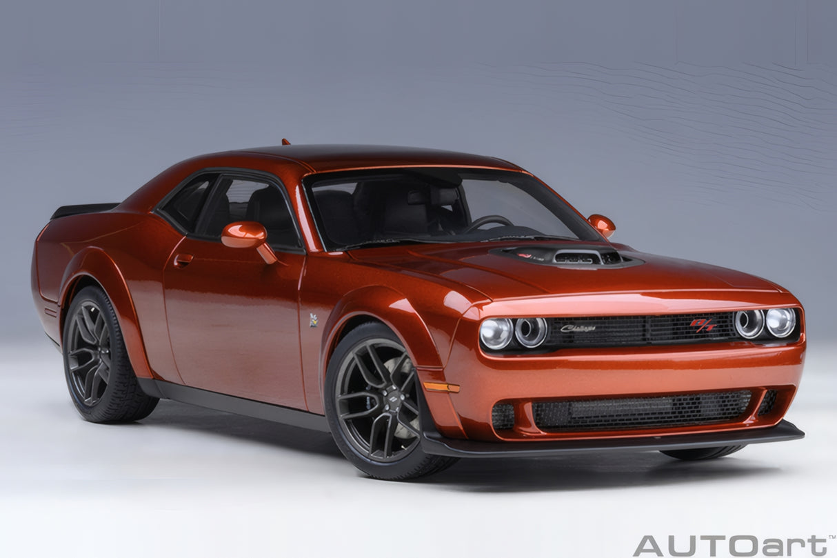 AUTOart 1:18 Dodge Challenger R/T Scat Pack Widebody 2022, Sinamon Stick (71773)