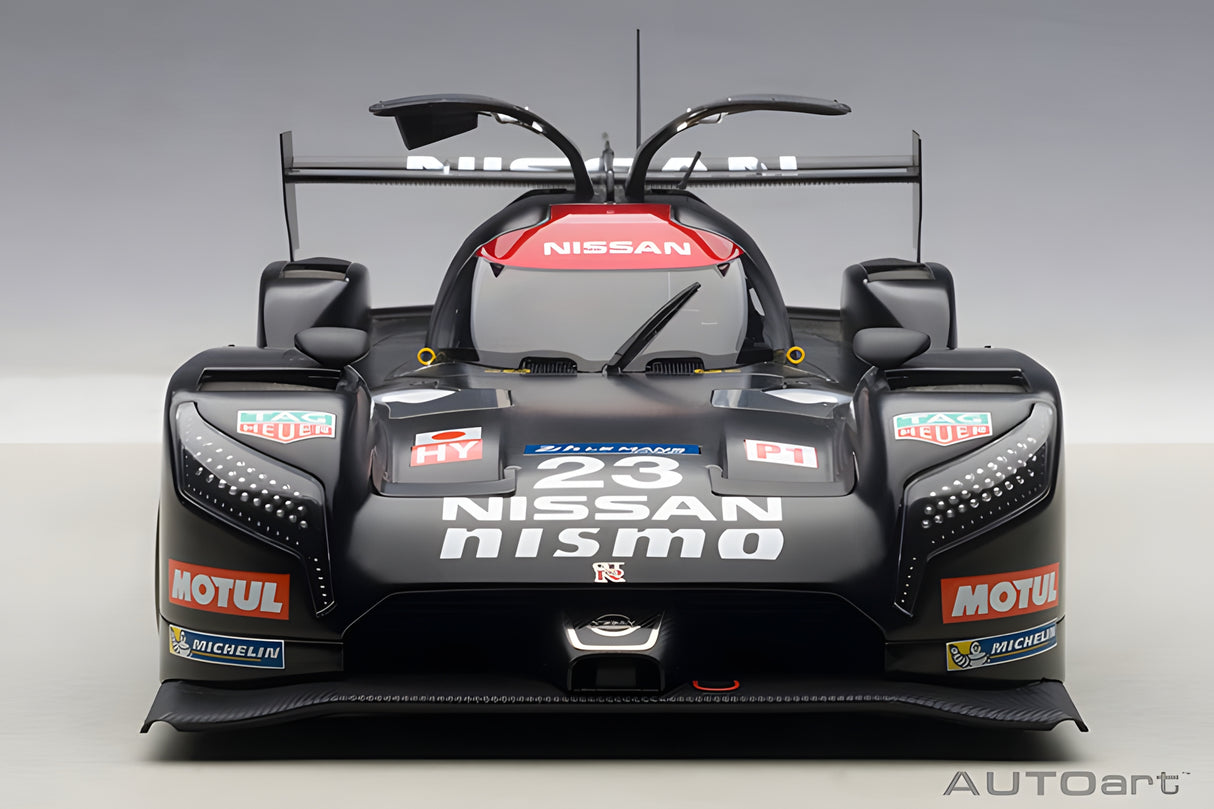 AUTOart 1:18 NISSAN GT-R LM NISMO 2015 TEST CAR (81577)