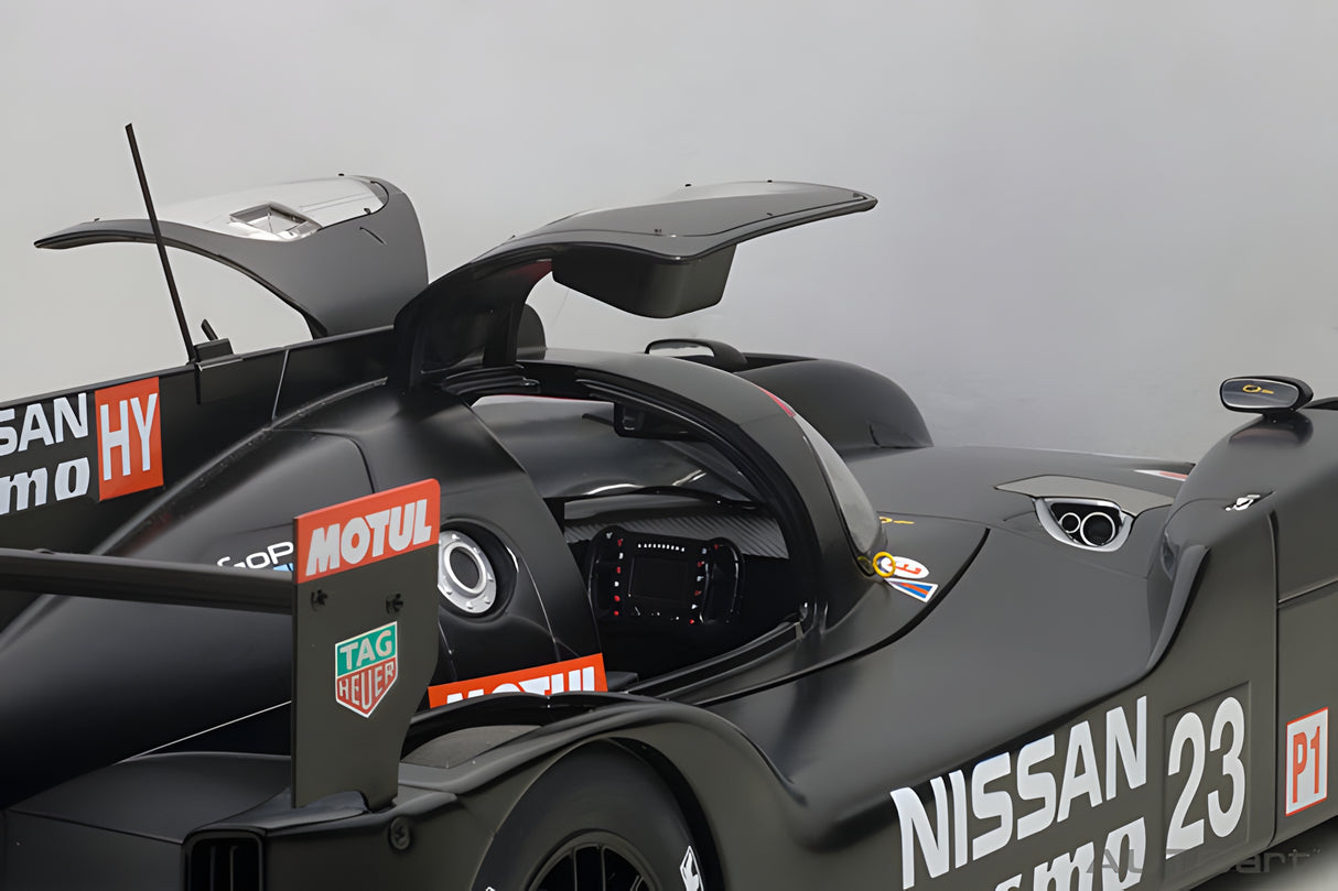 AUTOart 1:18 NISSAN GT-R LM NISMO 2015 TEST CAR (81577)