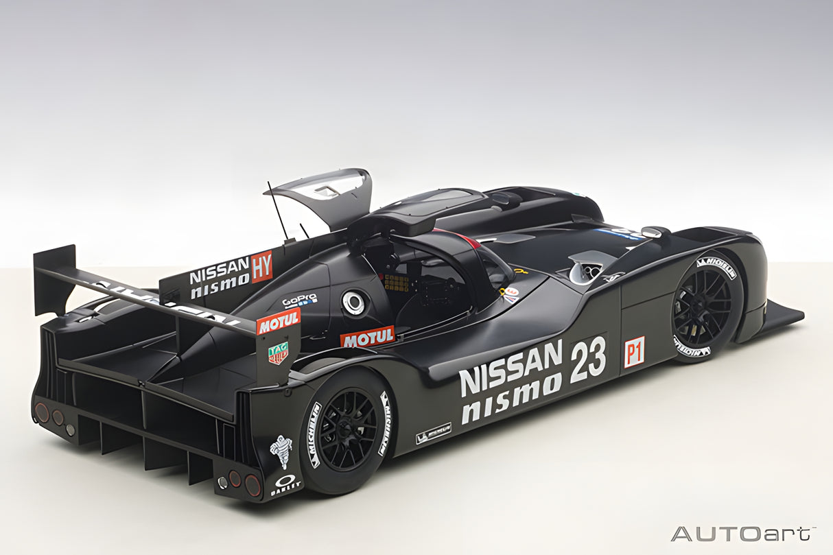 AUTOart 1:18 NISSAN GT-R LM NISMO 2015 TEST CAR (81577)