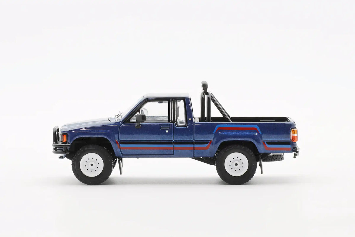 GCD MODELS 1/64 TOYOTA HILUX SR5 XTRA CAB 1985 BLUE LHD (KS-062-398)