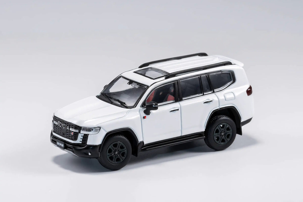 GCD MODELS 1/64 TOYOTA LAND CRUISER 300 GR SPORT 2024 WHITE LHD (KS-042-156)