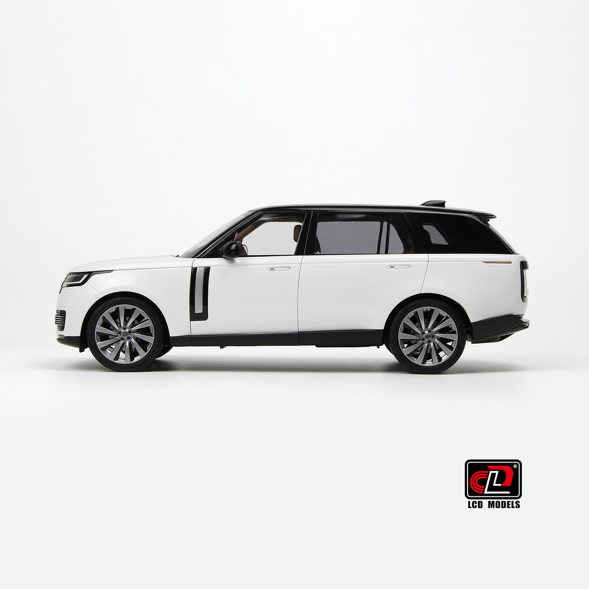 LCD MODELS 1:18 Land Rover Range Rover SV SERENITY 2022 White With Black Roof (LCD18017-BW)
