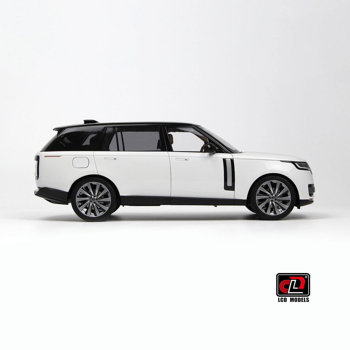 LCD MODELS 1:18 Land Rover Range Rover SV SERENITY 2022 White With Black Roof (LCD18017-BW)