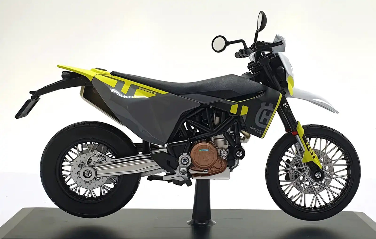 MAISTO 1/18 HUSQVARNA 701 SUPERMOTO 2023 (39300-23091)