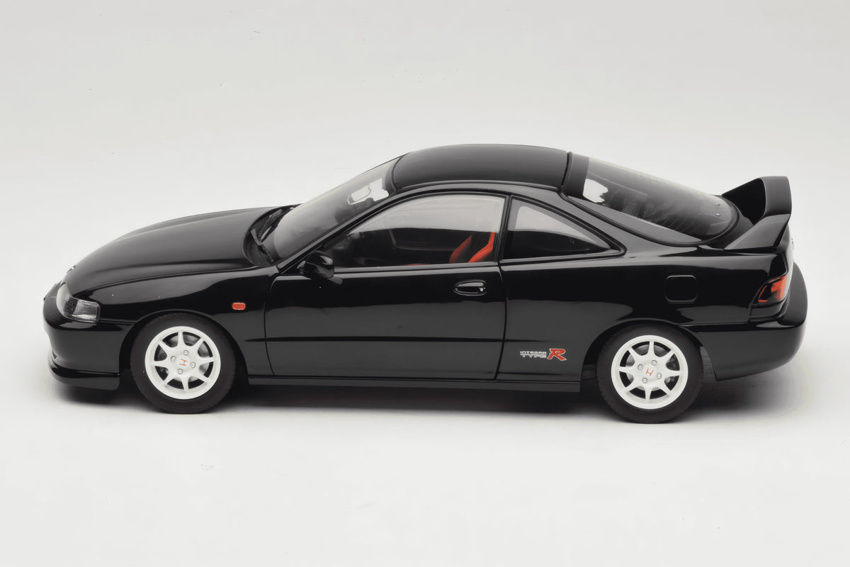 MOTORHELIX - 1/18 - HONDA - INTEGRA TYPE-R (DC2) 1997 - BLACK (M85203)