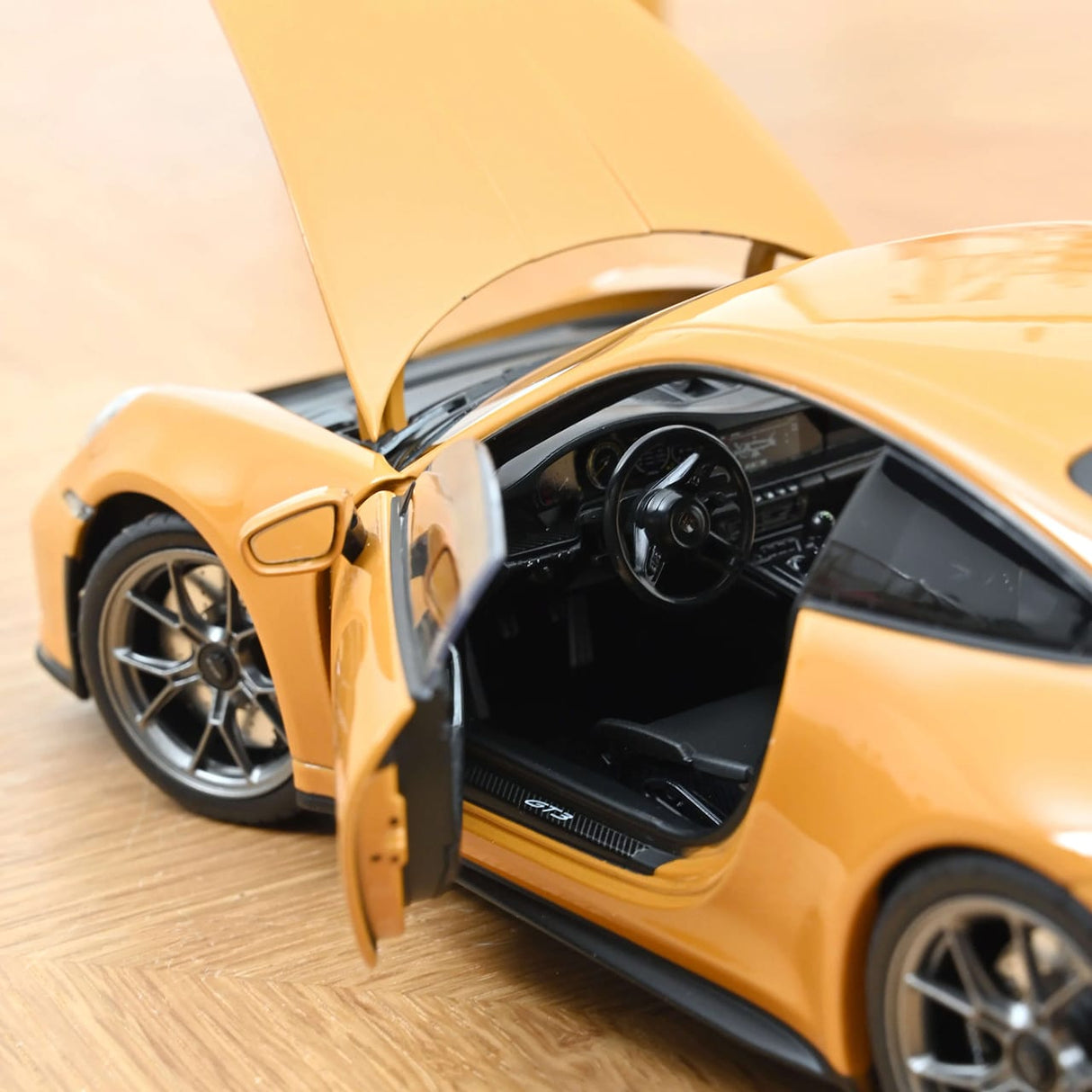 NOREV 1/18 PORSCHE 911 (992) GT3 COUPE 2021 BAHAMA YELLOW (187387)