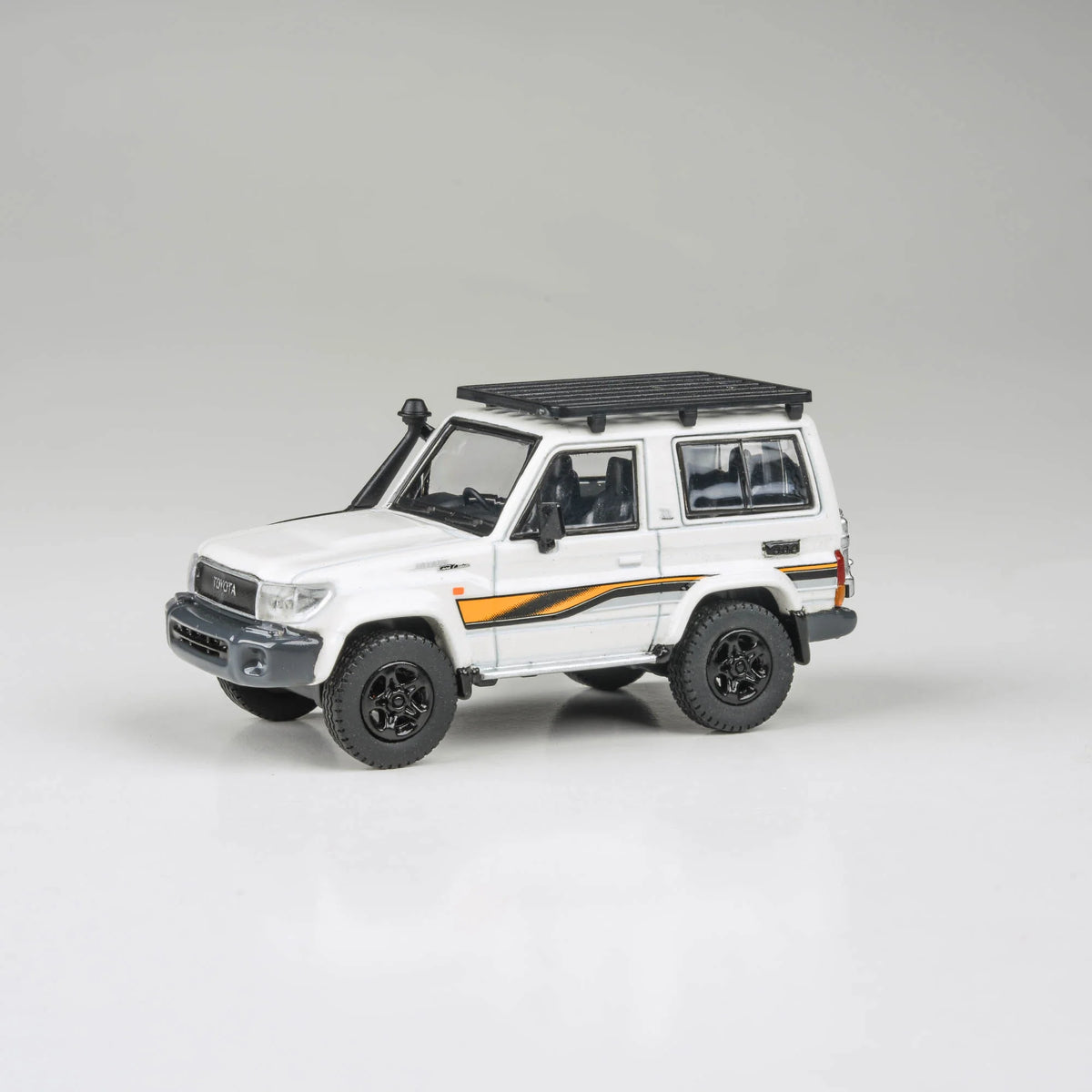 PARAGON 1/64 TOYOTA LAND CRUISER 71 70TH ANNIVERSARY 2023 WHITE LHD LC71 (PA-55567)