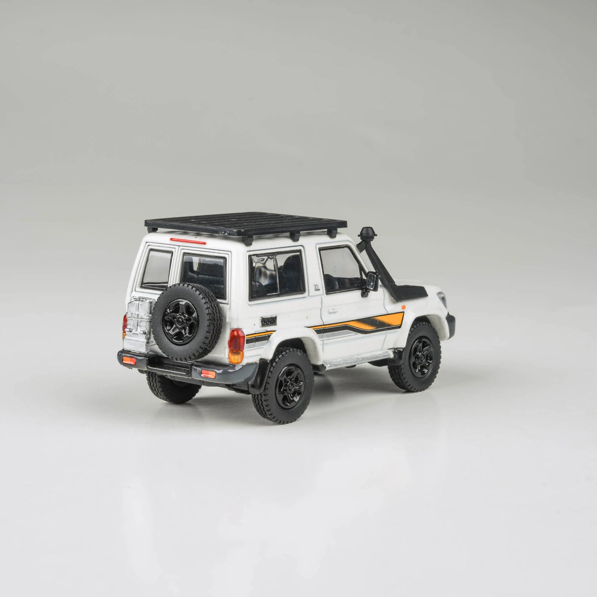 PARAGON 1/64 TOYOTA LAND CRUISER 71 70TH ANNIVERSARY 2023 WHITE LHD LC71 (PA-55567)