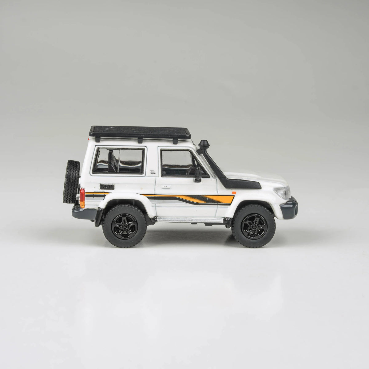 PARAGON 1/64 TOYOTA LAND CRUISER 71 70TH ANNIVERSARY 2023 WHITE LHD LC71 (PA-55567)