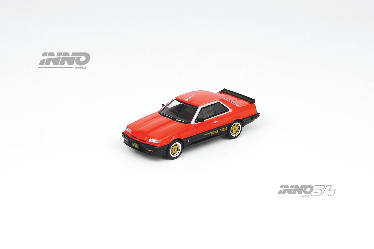 Nissan Skyline DR30 RS-X Turbo Red/Black Inno64 1:64, vista delantera