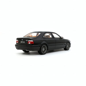 OTTOmobile 1:18 BMW E39 M5 Black Saphire Metallic 475 2000 (OT1338)