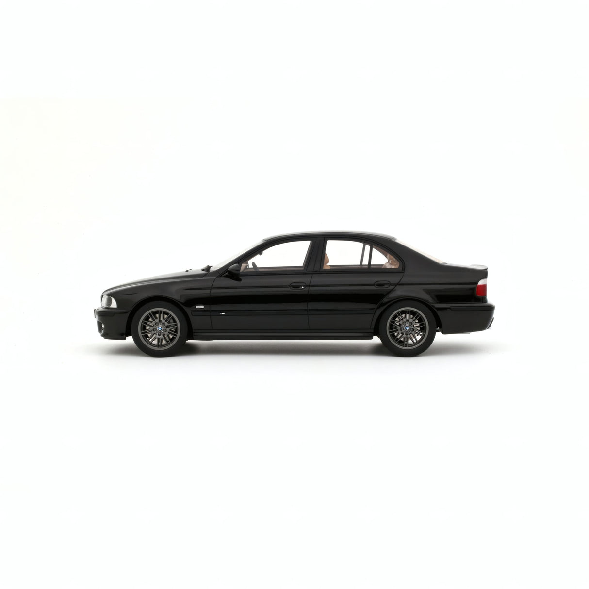 OTTOmobile 1:18 BMW E39 M5 Black Saphire Metallic 475 2000 (OT1338)