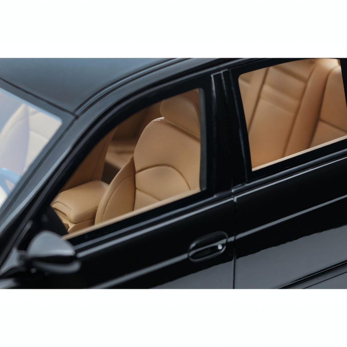 OTTOmobile 1:18 BMW E39 M5 Black Saphire Metallic 475 2000 (OT1338)