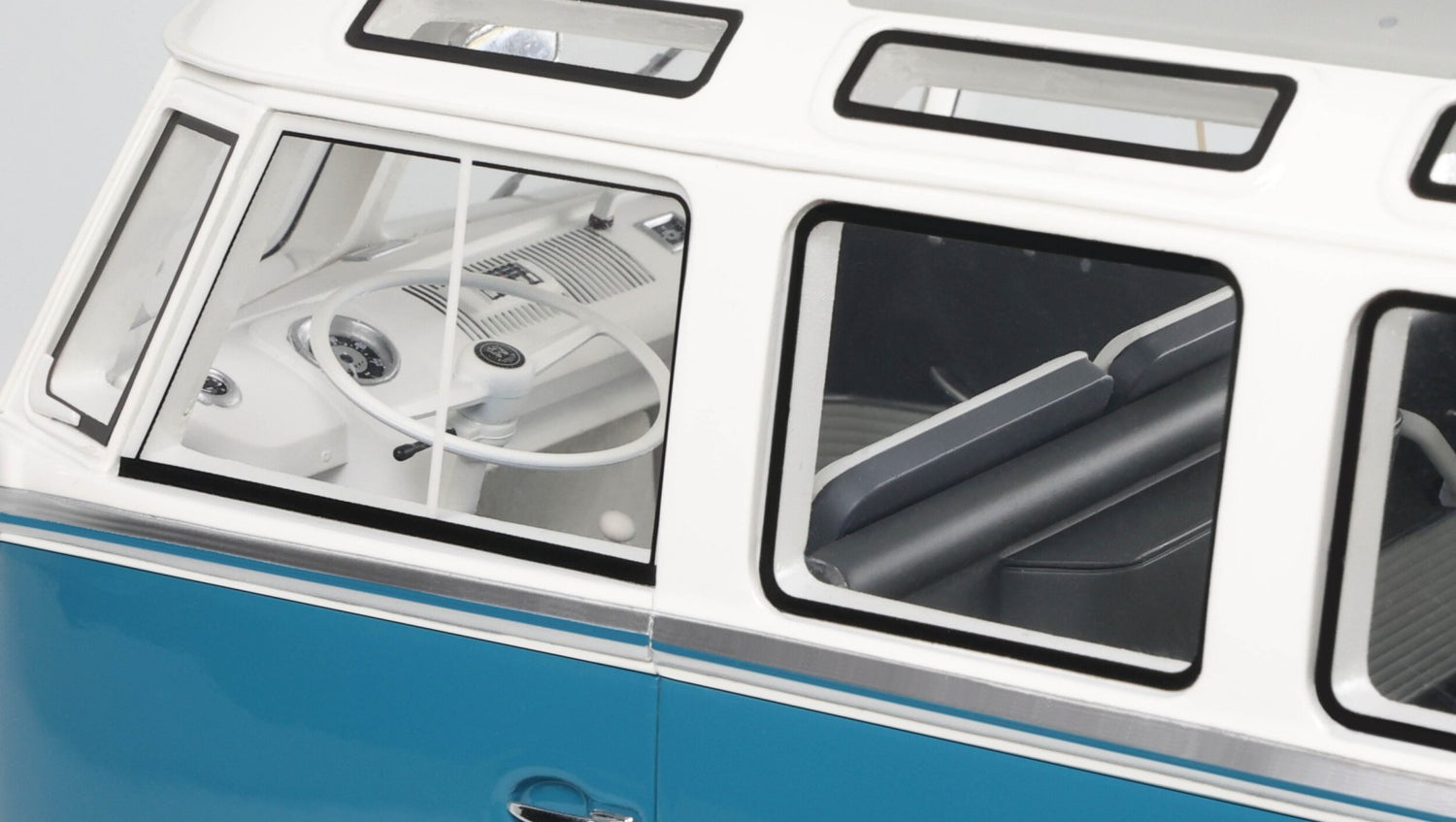 OTTOmobile 1:12 Volkswagen Combi Type 2 (T1) Samba Bus RegattaBlau L 50 F 1962 (G102)