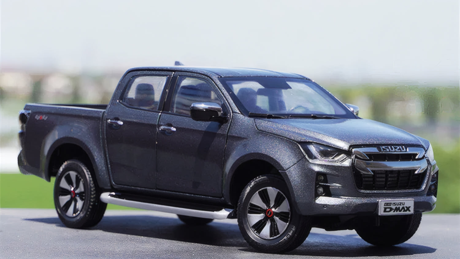 Isuzu ISUZU D-MAX 2023 1:18 Diecast Model (Dealer)