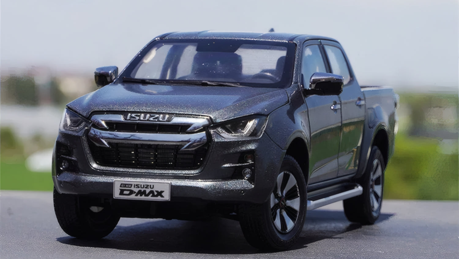 Isuzu ISUZU D-MAX 2023 1:18 Diecast Model (Dealer)