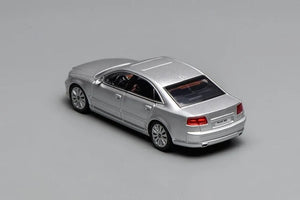 Motorhelix 1/64-Audi S8 2008 Ice Silver Metallic (M68204)