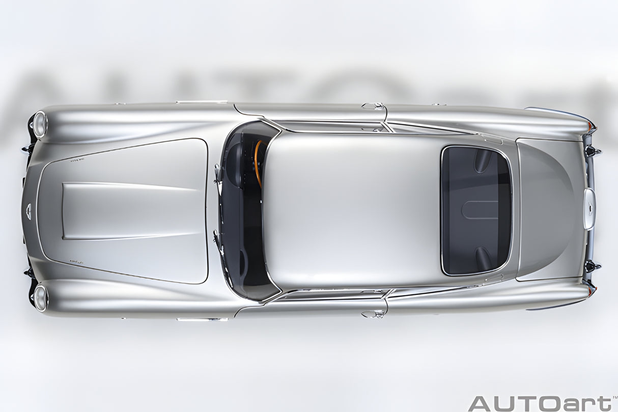 AUTOart 1:18 Aston Martin DB5, Birch Silver (70287)
