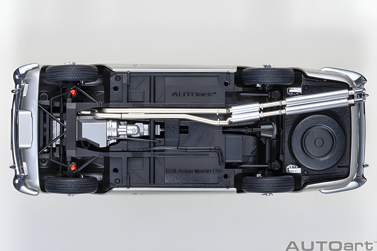 AUTOart 1:18 Aston Martin DB5, Birch Silver (70287)