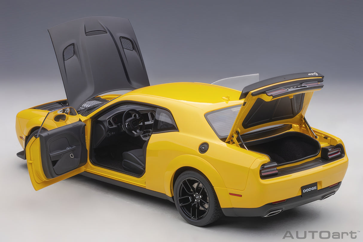 AUTOart 1:18 Dodge Challenger SRT Hellcat Widebody 2018, Yellow Jacket/Satin Black Painted Hood (71737)