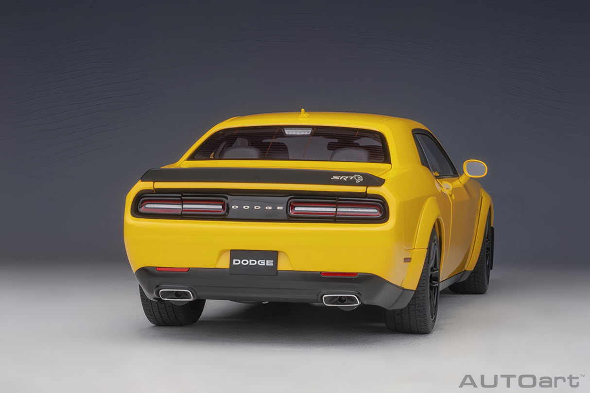 AUTOart 1:18 Dodge Challenger SRT Hellcat Widebody 2018, Yellow Jacket/Satin Black Painted Hood (71737)