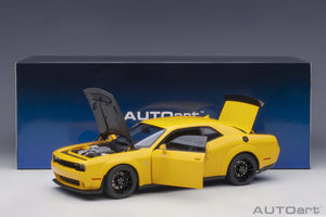 AUTOart 1:18 Dodge Challenger SRT Hellcat Widebody 2018, Yellow Jacket/Satin Black Painted Hood (71737)