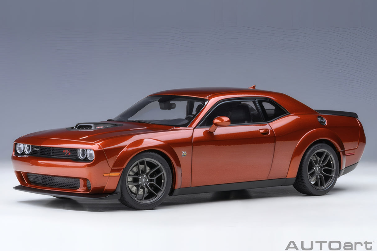 AUTOart 1:18 Dodge Challenger  R/T Scat Pack Widebody 2022, Sinamon Stick (71773)