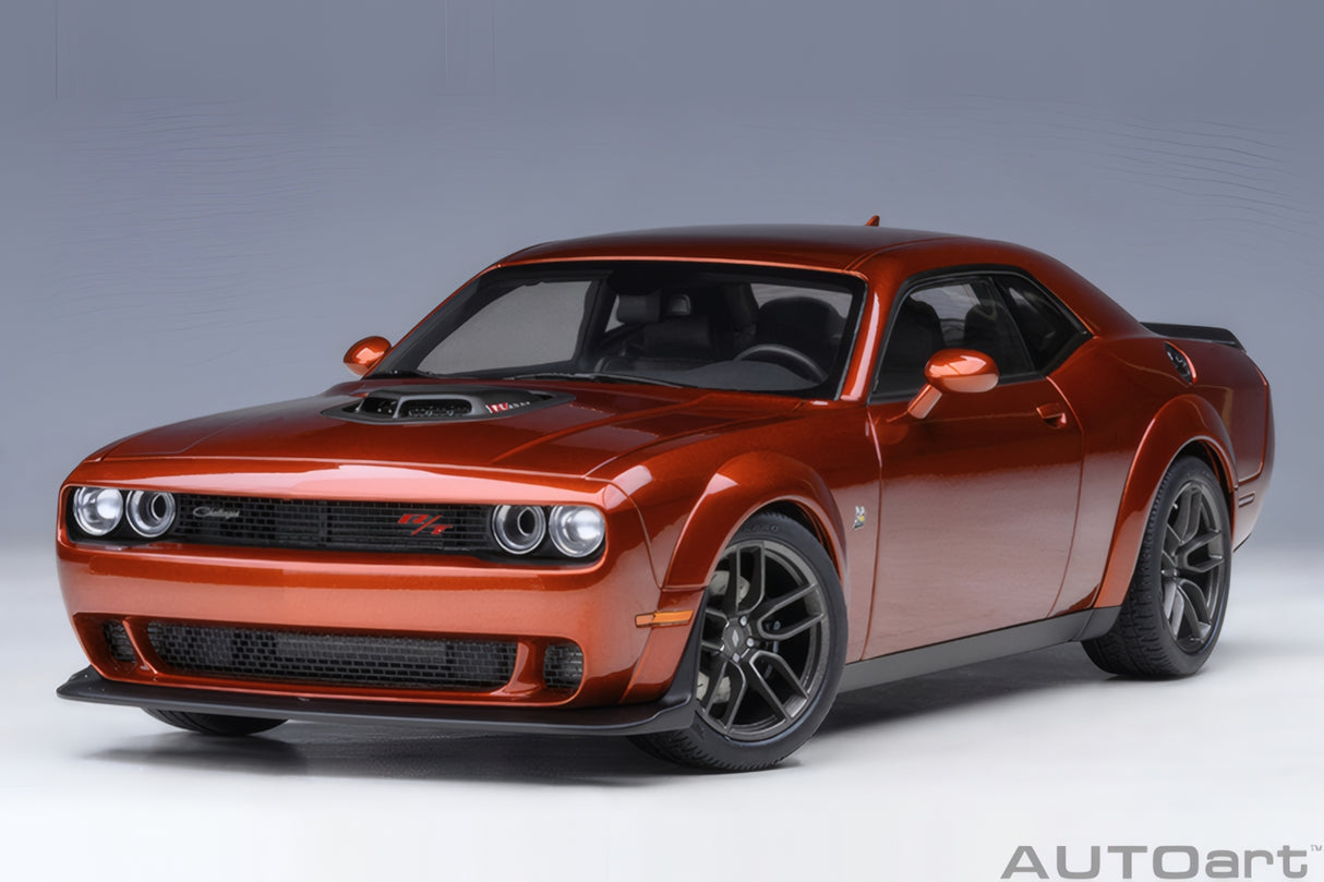 AUTOart 1:18 Dodge Challenger  R/T Scat Pack Widebody 2022, Sinamon Stick (71773)