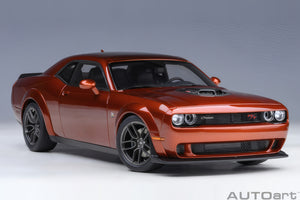 AUTOart 1:18 Dodge Challenger  R/T Scat Pack Widebody 2022, Sinamon Stick (71773)