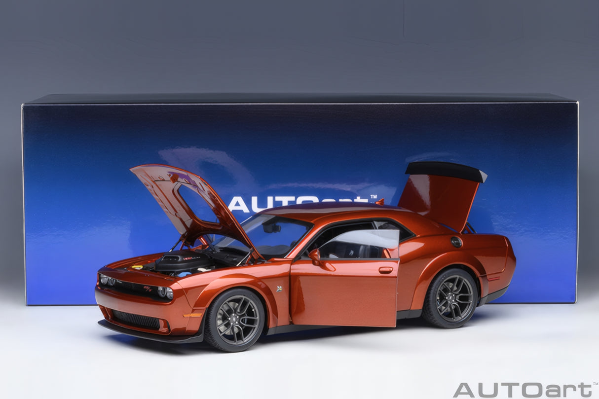 AUTOart 1:18 Dodge Challenger  R/T Scat Pack Widebody 2022, Sinamon Stick (71773)