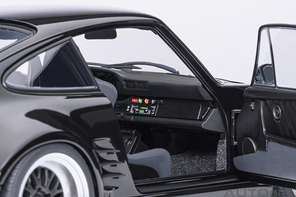 AUTOart 1:18 Porsche 911 (930) Turbo Wangan Midnight "Blackbird", Comic #1 Version (78158)