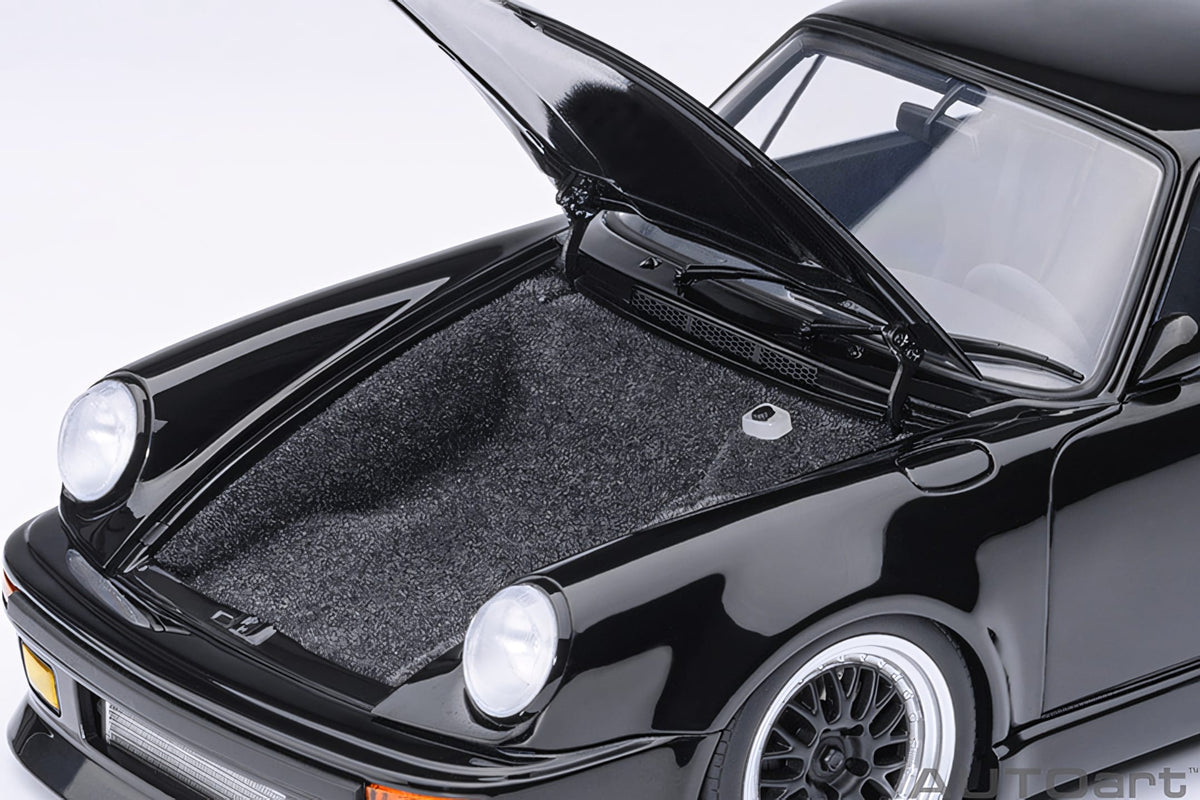 AUTOart 1:18 Porsche 911 (930) Turbo Wangan Midnight "Blackbird", Comic #1 Version (78158)