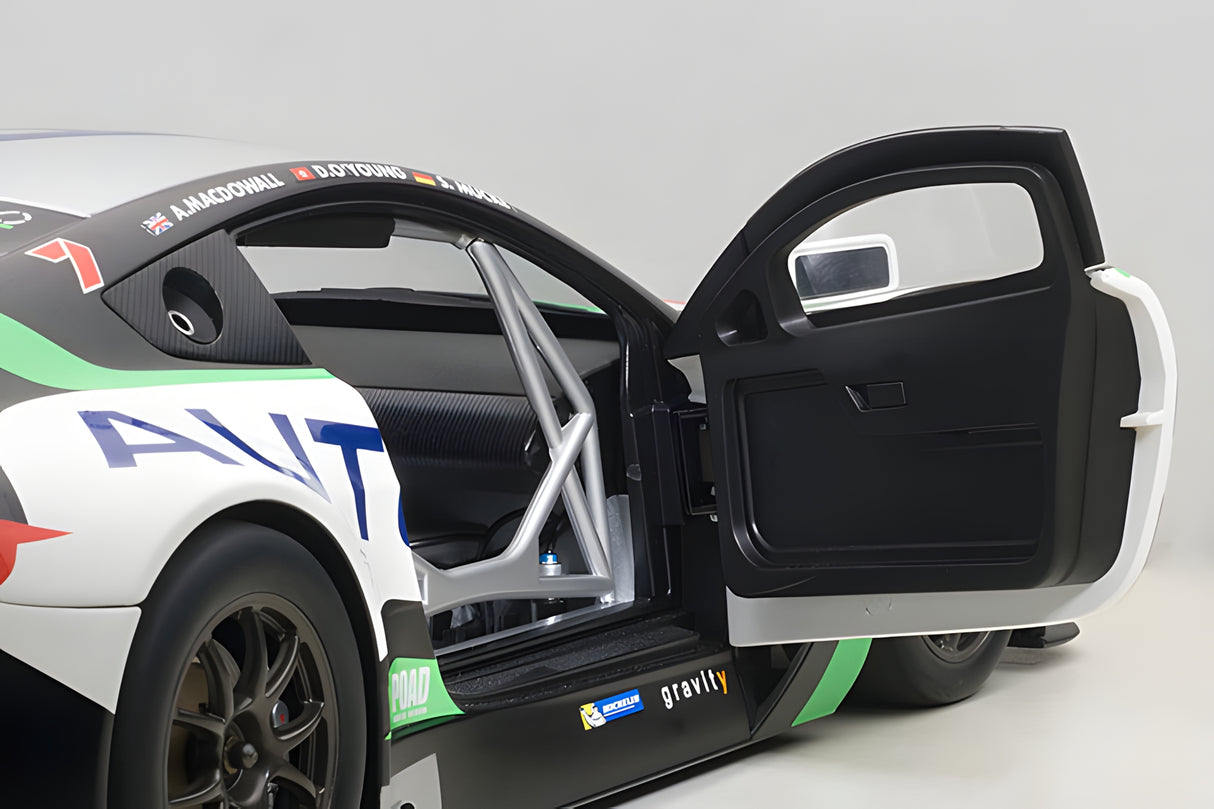 AUTOart 1:18 ASTON MARTIN V12 VANTAGE BATHURST 12HOUR ENDURANCE RACE 2015  A.MACDOWALL/D.O'YOUNG/S.MUCKE #97 (81506)