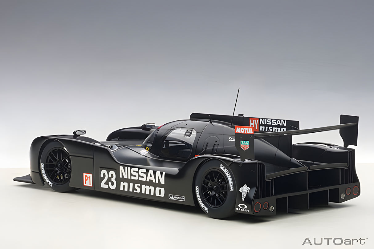 AUTOart 1:18 NISSAN GT-R LM NISMO 2015 TEST CAR (81577)