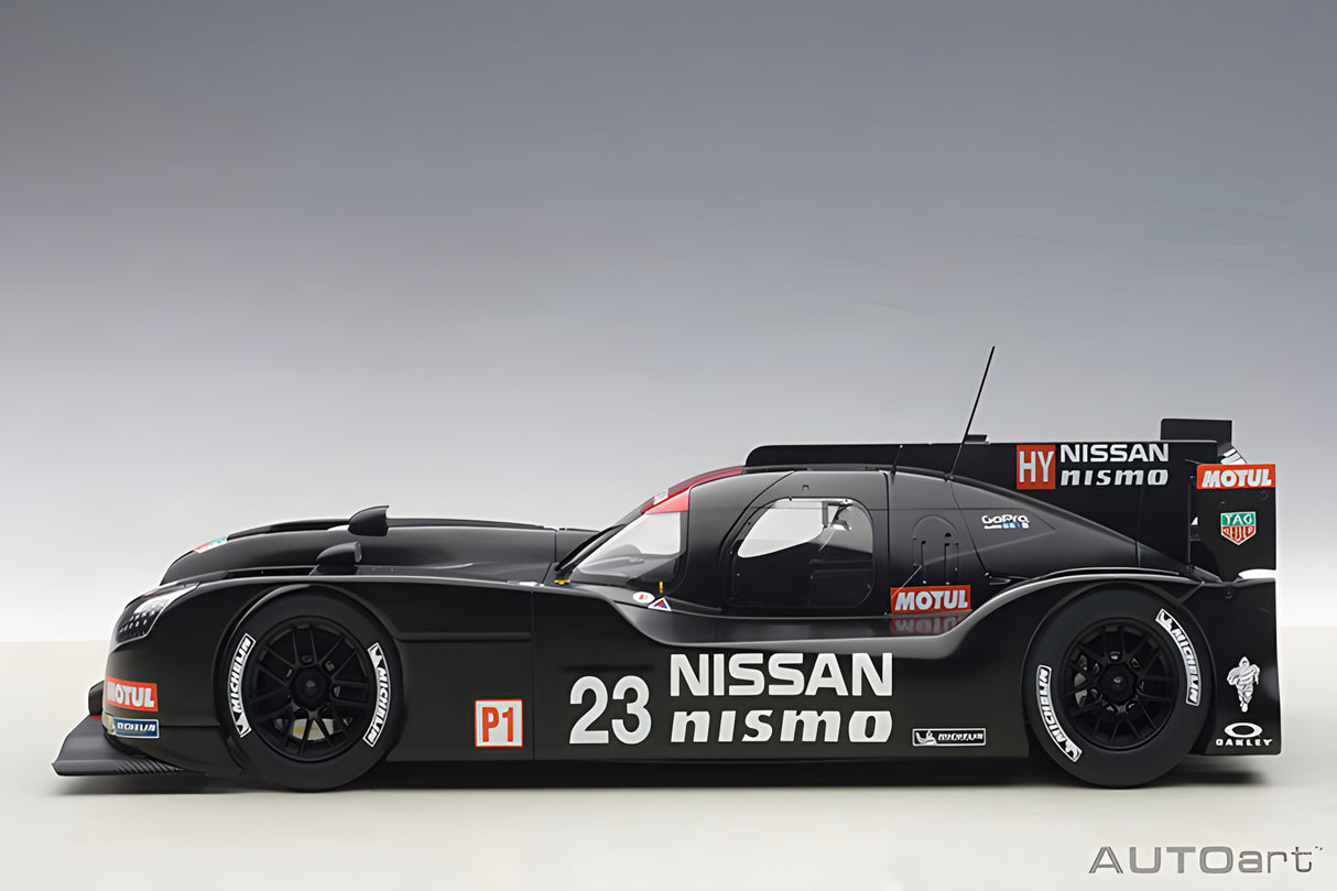 AUTOart 1:18 NISSAN GT-R LM NISMO 2015 TEST CAR (81577)
