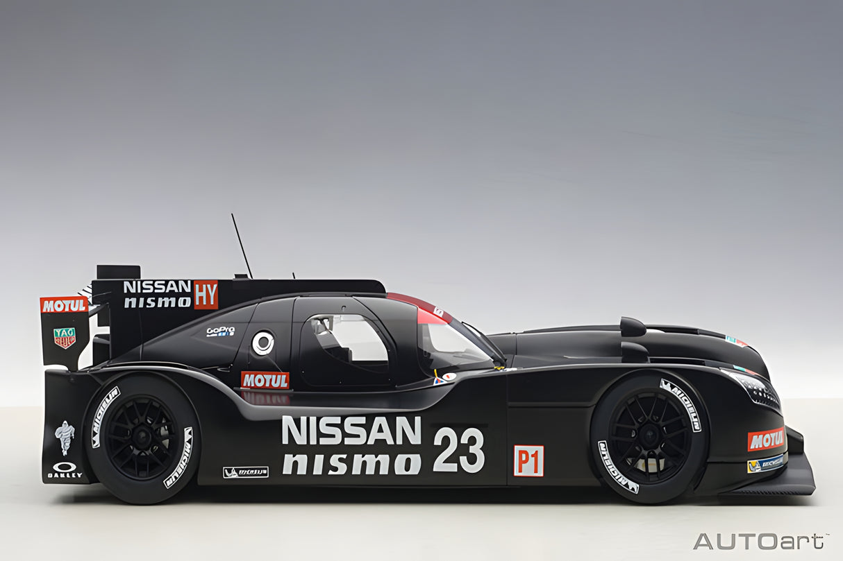 AUTOart 1:18 NISSAN GT-R LM NISMO 2015 TEST CAR (81577)