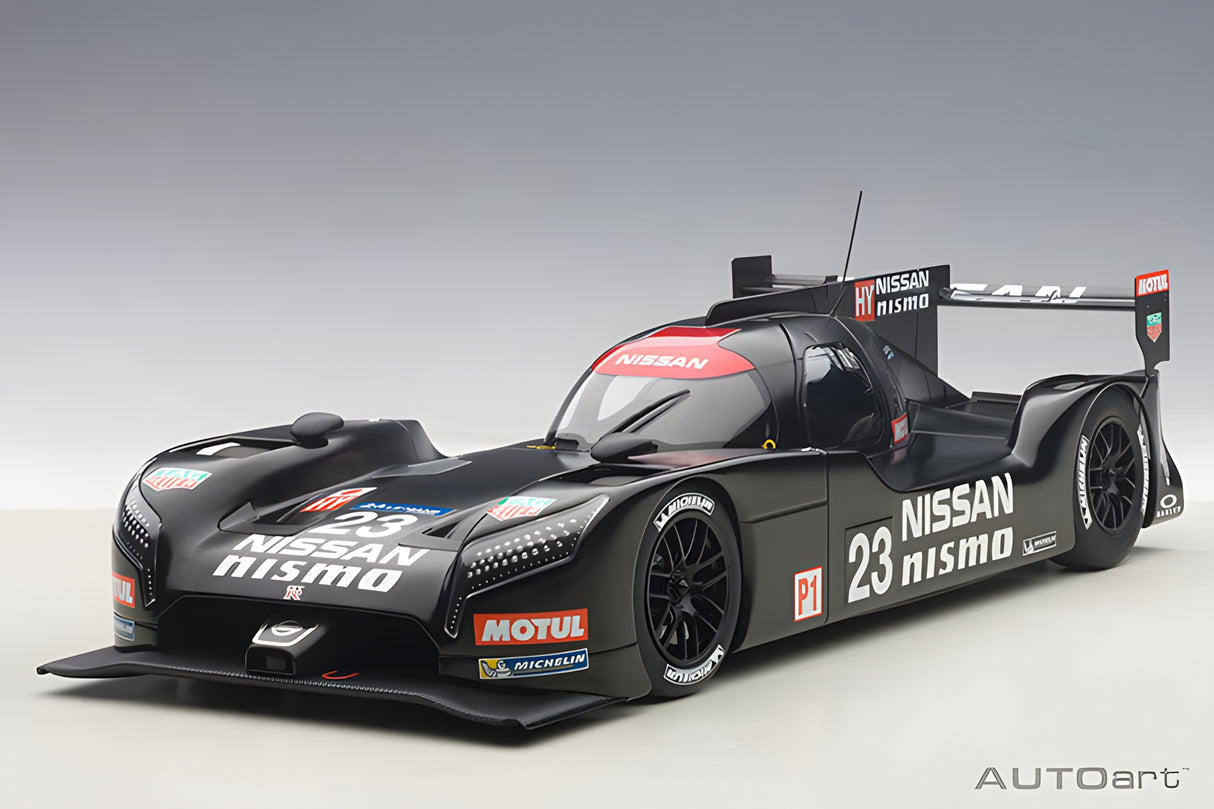 AUTOart 1:18 NISSAN GT-R LM NISMO 2015 TEST CAR (81577)