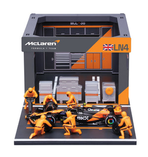 BBURAGO 1/43 McLAREN MCL39 #4 LANDO NORRIS – PIT STOP DIORAMA 2025 (18-38457-4)