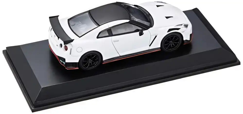 CAR-NEL 1/64 NISSAN GT-R NISMO R35 2020 BRILLIANT WHITE PEARL (CN640027)
